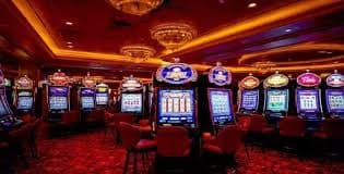 me777 casino live casino section featuring baccarat and roulette tables